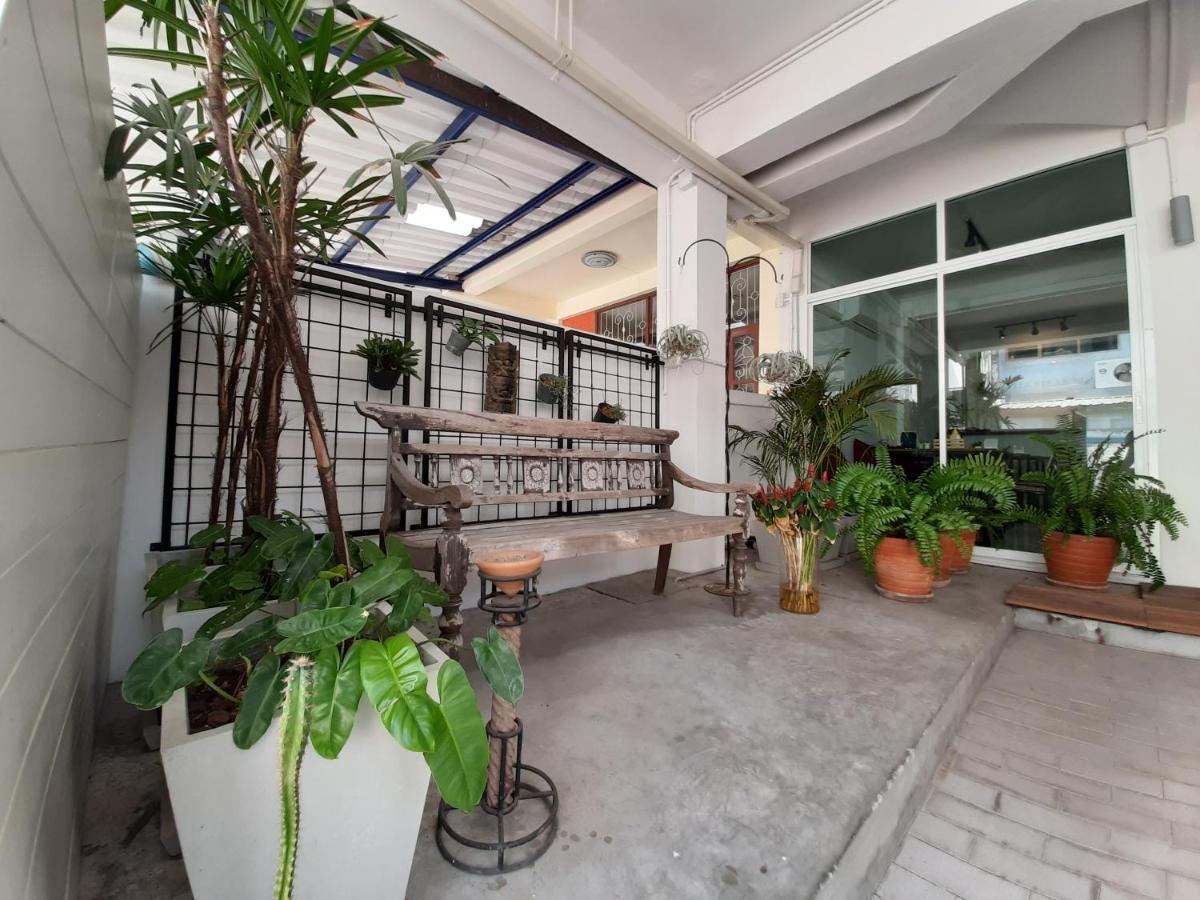 Pingplalee Female House Bed & Breakfast Bangkok Dış mekan fotoğraf